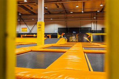 Vasaras dienas nometne bērniem “Jump Space” batutu parkā Krasta ielā 