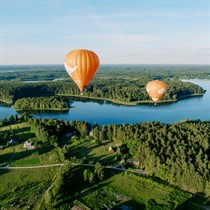 Romantisks lidojums ar gaisa balonu virs Galves ezera