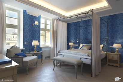 Francijas šarms tepat Rīgā – romantiska nakts “Le Chevalier Relais” viesnīcā