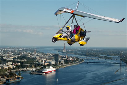 Neaizmirstams lidojums Rīgas debesīs ar deltaplānu "TANARG"