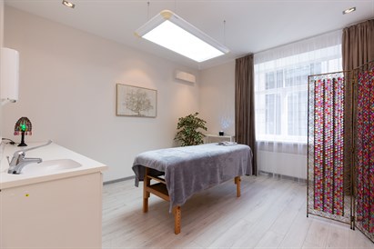 Trīs etapu muguras un galvas masāža salonā “L-Sante” Vecrīgā  