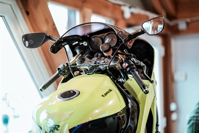 Īstu superbaiku „ratā raušana” „Rīgas Moto Hallē”