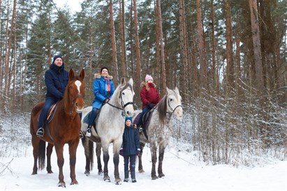 Izjāde ģimenei zirgu sētā Ķekavā