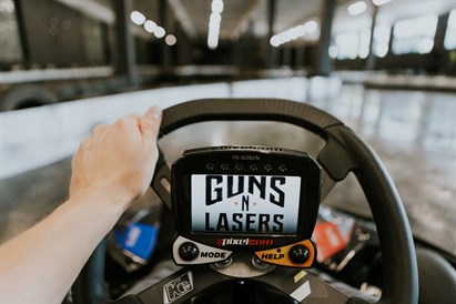 Dāvanu karte braucieniem ar jaudīgiem elektrokartingiem “GUNSnLASERS”