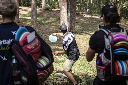 Disku golfa spēle “airBaltic Disc Golf Park” Mežaparkā
