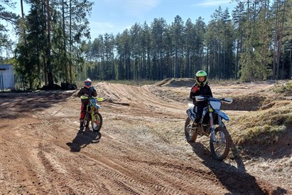 Apmācības braukšanā ar krosa motociklu vai kvadraciklu