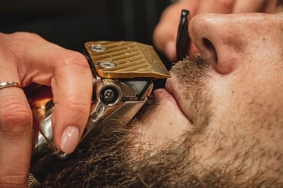Matu griezums un bārdas korekcija vīriešu frizētavā "Beren Barbershop"