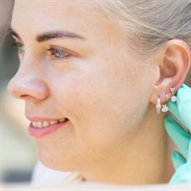 Nesāpīgā ausu caurduršana “Nela Gems” studijā