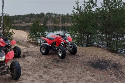 Brauciens trasē diviem ar kvadraciklu vai krosa motociklu