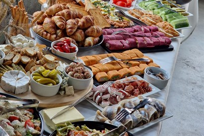 Svētdienas brančs alus darītavas restorānā “Brūzis Manufaktūra”