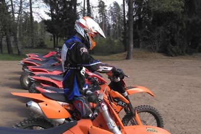 Apmācības braukšanā ar krosa motociklu vai kvadraciklu