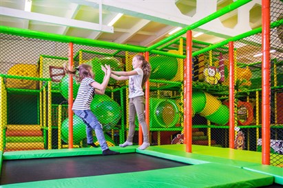 Izklaides centra “Brīnumu mežs” apmeklējums 2 bērniem 