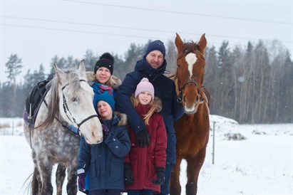 Izjāde ar zirgiem ģimenei + fotosesija
