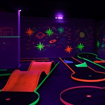  Aizraujošs piedzīvojums divatā – minigolfs “Play4score” telpās