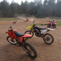 Apmācības braukšanā ar krosa motociklu vai kvadraciklu