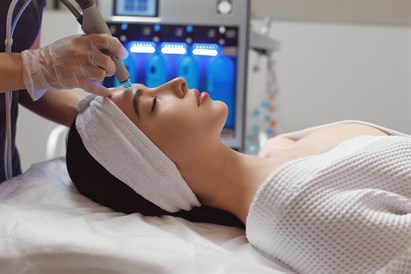 Sejas procedūra “Hydrafacial Luxury Anti-Age” klīnikā “ERA ESTHETIC”