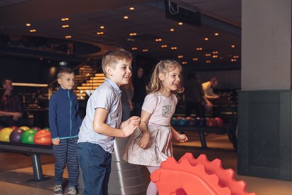 Boulinga un garšu ballīte bērniem ar vakariņām “O’Learys” restorānā