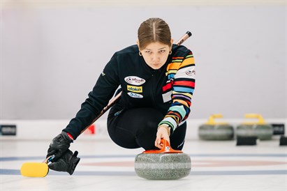 Kērlinga apmācība draugiem Rīgā