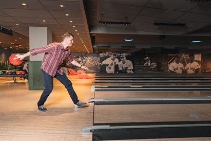 “O’Linclusive” boulings un draugu vakariņas restorānā 