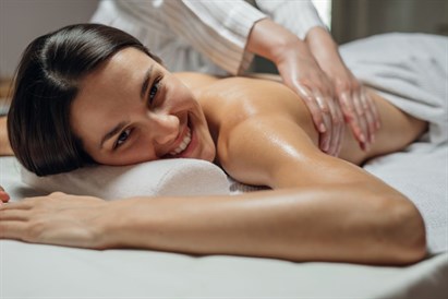 Relaksējoša muguras masāža ar ingvera eļļu