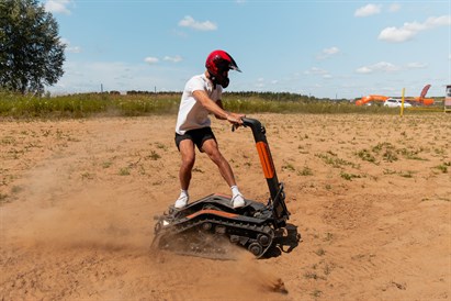 Ekstrēms brauciens ar tankskūteri