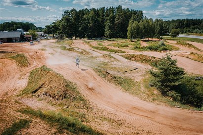 Piedzīvojums diviem ar krosa motociklu