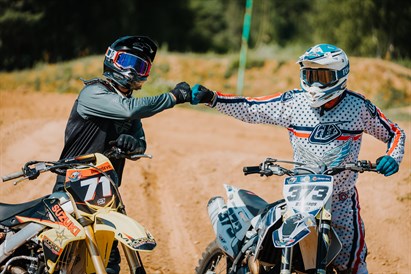 Piedzīvojums diviem ar krosa motociklu