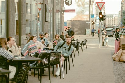 Lattes randiņš diviem kafejnīcā “Ezīša Kofīšops”
