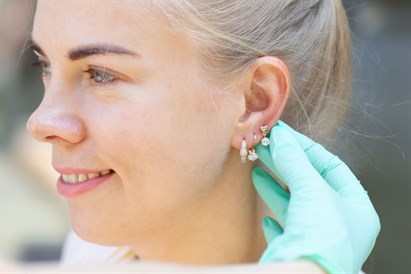 Nesāpīgā ausu caurduršana “Nela Gems” studijā