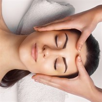 Dziļā sejas attīrīšanas procedūra ar ultraskaņu