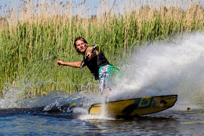 Kabeļveikbords Jūrmalā kopā ar draugiem