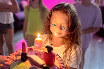 Meiteņu ballīte “Brīnumu studijā” ar SPA un meistarklasēm