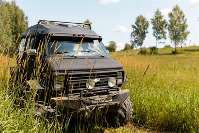 Traucies Lietuvas bezceļos ar “Monster Van” gigantu pats!