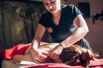 SPA rituāls un pelde rožu putu vannā salonā "Park SPA"