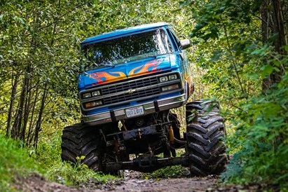 Brauciens ar unikālo MONSTER BUS Lietuvā