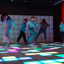 Grupas izklaide “Catch Pixel” interaktīvo spēļu parkā 8 personām