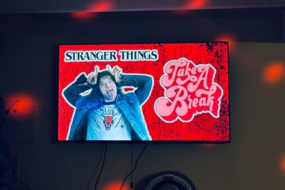 “Stranger Things” viktorīna un ballīšu istaba Rīgas centrā 