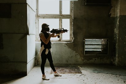 Aizraujoša atpūta izklaides parkos “GUNS n LASERS”