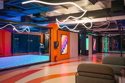 Grupas izklaide “Catch Pixel” interaktīvo spēļu parkā 8 personām