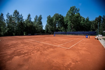 Teniss ar draugiem atpūtas parkā “Avoti” Valmierā