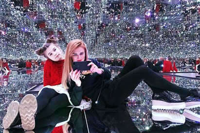 Ilūziju pasaule visai ģimenei – “COSMOS” ilūziju muzejs Rīgā