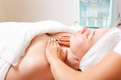 Bukālā sejas masāža ar skulpturējošu efektu