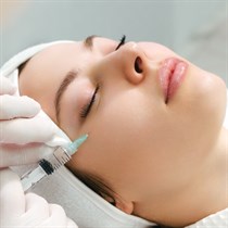 Dziļi mitrinošā “Neotiva” biorevitalizācija ar izteiktu liftingu