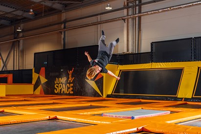 Pilnas dienas izklaide “Jump Space” batutu parkā