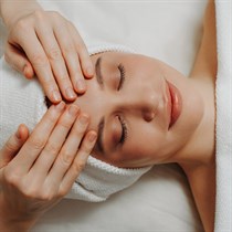 “Luminance Pearl” procedūra sejas ādas mirdzumam 