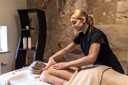 Masāža ar karstajiem zāļu maisiņiem „SPA Amber Palace”