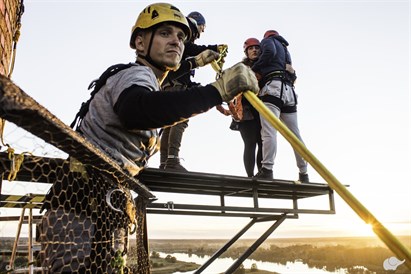 Neaizmirstams adrenalīna pilns piedzīvojums diviem – Ropejumping lēciens