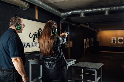 Šaušana ar 3 kaujas ieročiem diviem