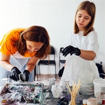 FLUID ART mākslas meistarklase bērniem un pusaudžiem