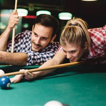 Garda maltīte un biljarda spēle “Tavernā pie Kļavas”